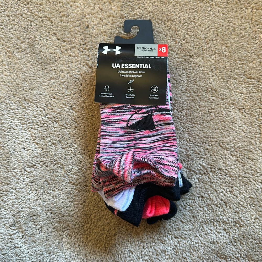 Brand new with tags Under Armour Youth socks, 6 pairs, extra cushion super soft